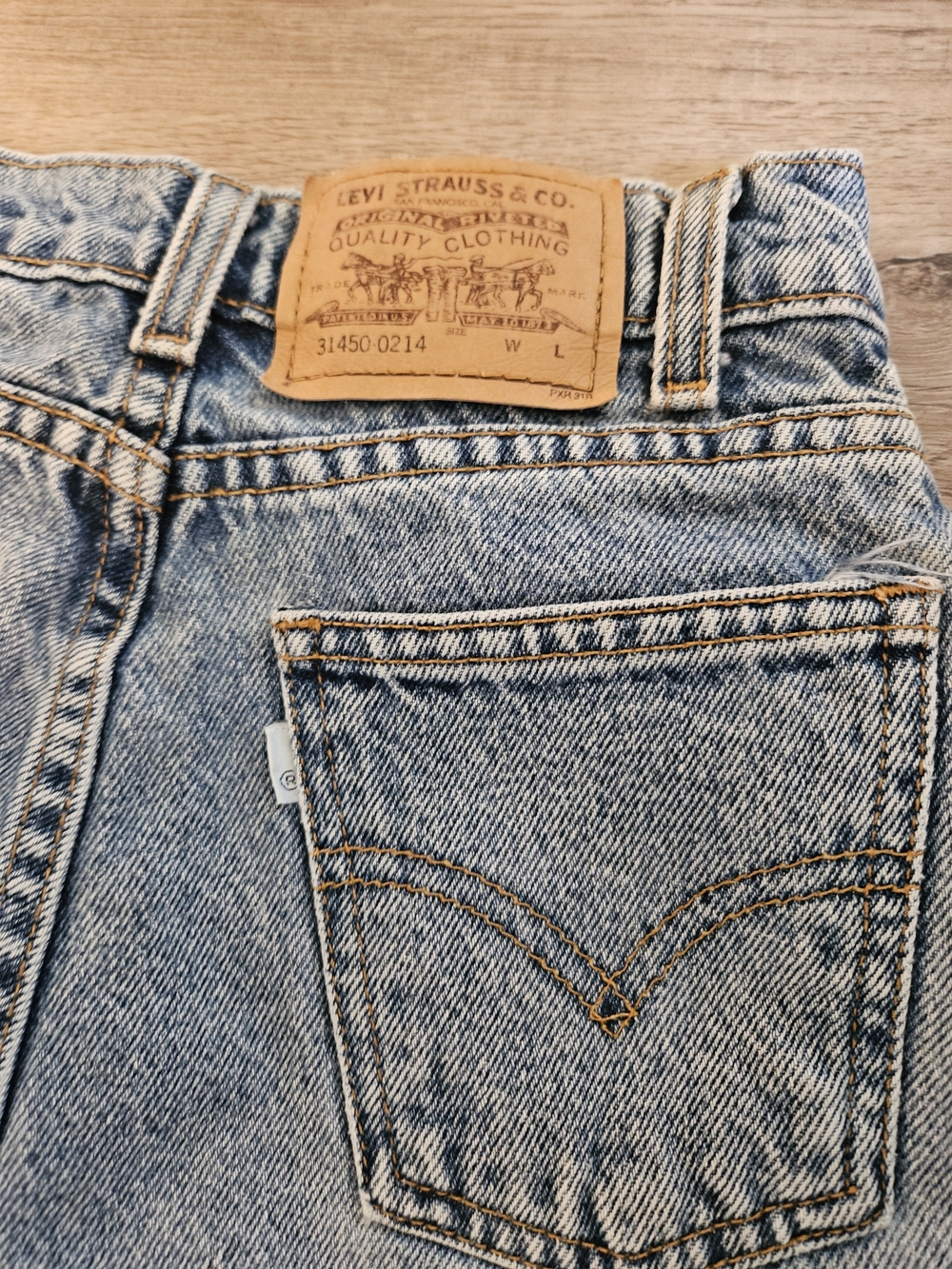 Vintage Levi's White Tab  Light Wash Blue Worn In Denim Jeans Boys 12 Or Womenxs